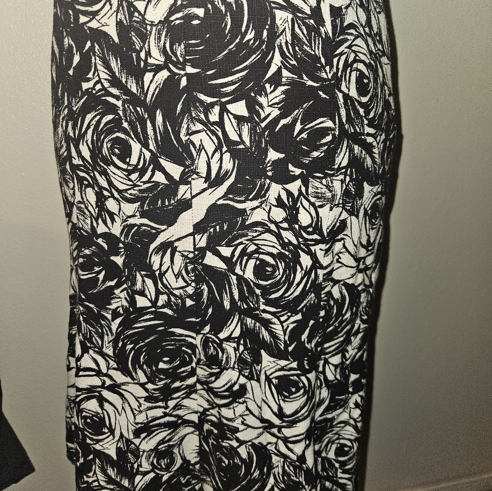 Ruth Womans Black and White Floral A-Line Skirt Size 2 - Picture 3 of 8